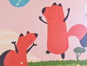 zorros pintados en un mural infantil